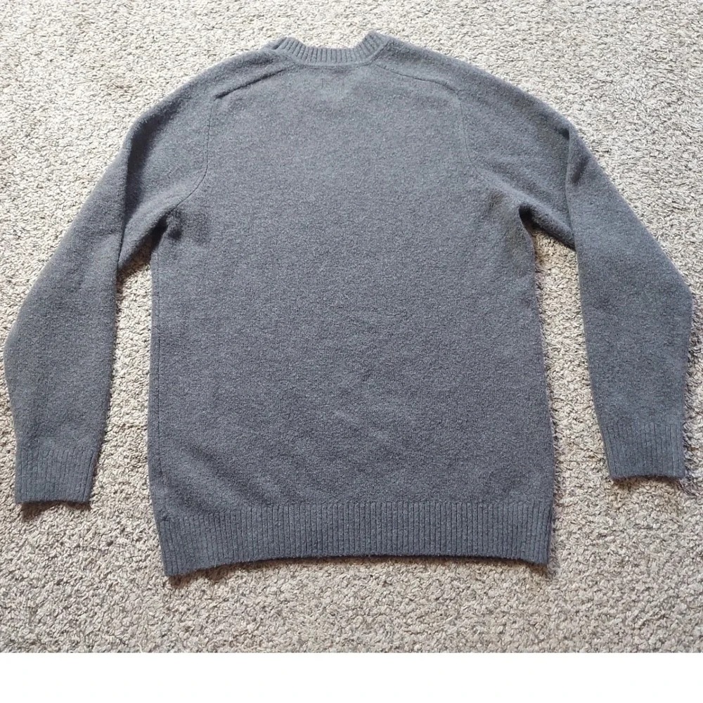GAP crewneck sweater